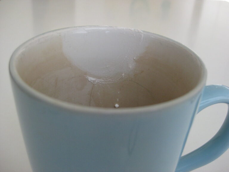 How to Remove Coffee and Tea Stains from Cups