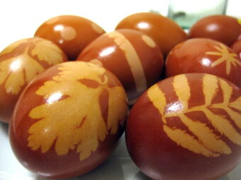 How to Colour Easter Eggs Naturally